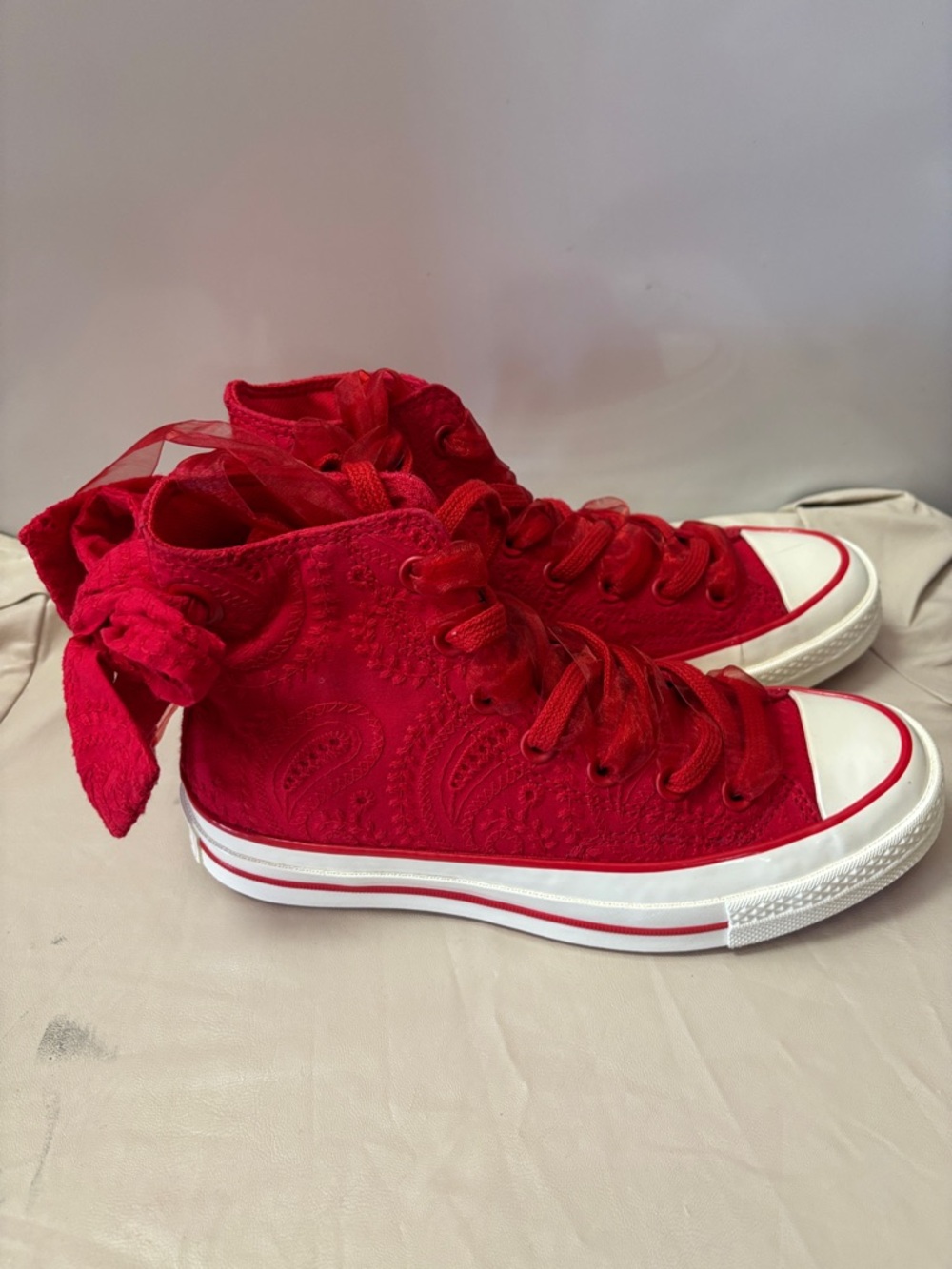 Converse youth girls  High-Top Red Embroidered Sneakers size 5 New open box